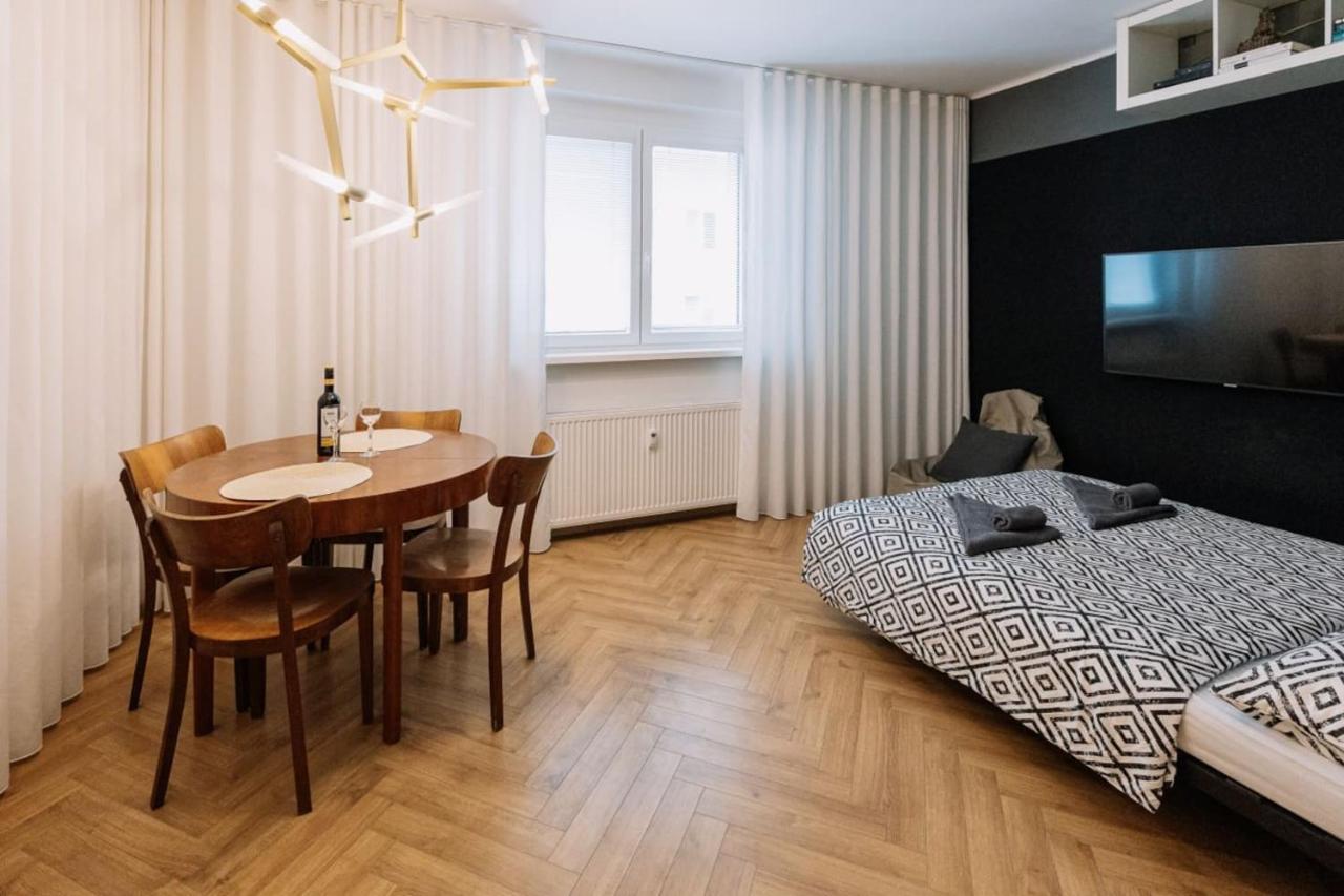 Stadiumside Studio Apartment Bratislava Exterior photo