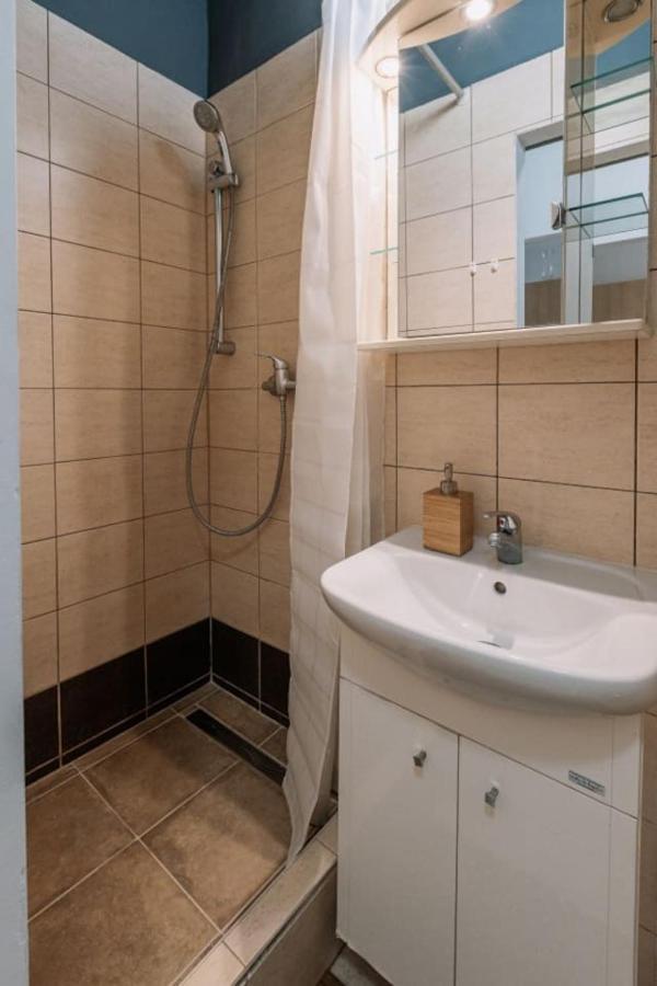 Stadiumside Studio Apartment Bratislava Exterior photo
